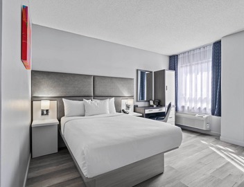 Travelodge Hotel by Wyndham Montreal Centre 2