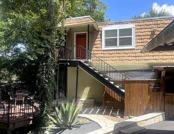 Travis Heights Oasis! 5
