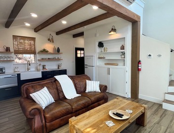 Travis Treehouse, Private Couples Getaway 3