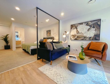 Tree-Lined Parkside Holiday Studio with Pool & Gym 5