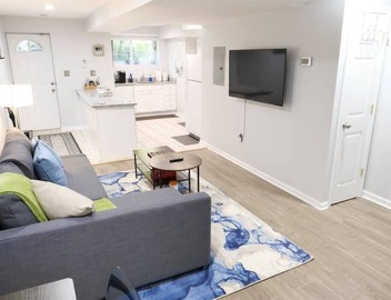 Trendy Apt in Bloomingdale - Parking 2
