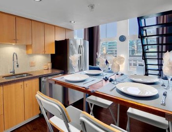 Trendy Downtown Loft Apartment - King Bed! 4