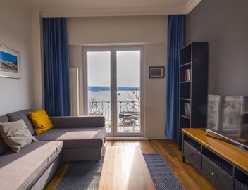 Trendy Waterfront Apt. with a Striking View 3
