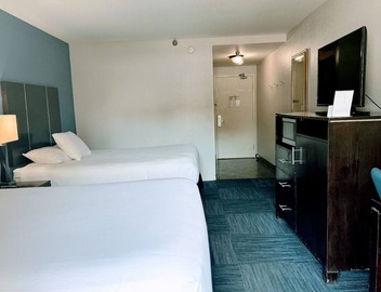 Two Queen Balcony Stay Near Seal Beach Pier, Food Tours and Breakfast Included 3