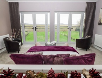 TY MARLYN, pet friendly, luxury holiday cottage in Crofty 5