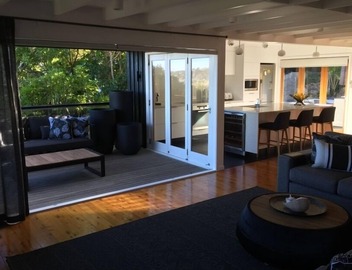 Uber Cool Cabin - Garden Cocktail Bar, Home Theatre, Spa pool 4