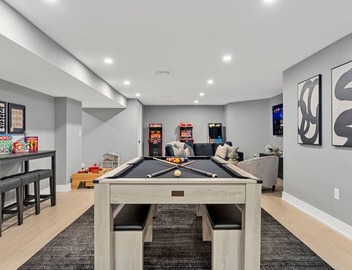 Ultimate Cambridge Mansion Sleeps 14 with Spa Bath, HUGE Game Room & 2 Parking 5