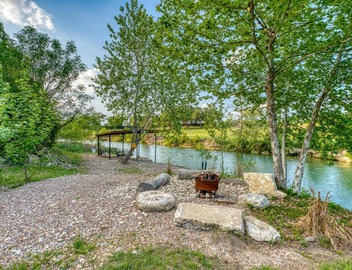 Ultimate Riverfront Retreat! Blanco Family Cabin 2