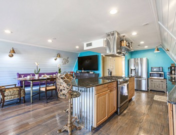 Unique Bayou Waterfront Whimsical home in family neighbor 4