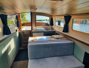Unique nature experience on the water, Bed in boat Jisperveld 2