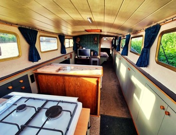Unique nature experience on the water, Bed in boat Jisperveld 3