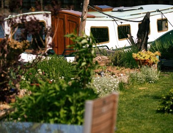 Unique nature experience on the water, Bed in boat Jisperveld 4