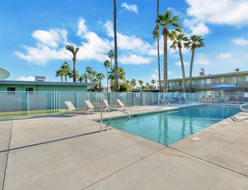 Unique poolside studio - less than a mile to Old Town 5