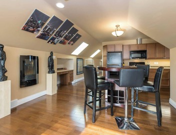 Unique spacious upper Condo Suite. Steps from waterfront 3