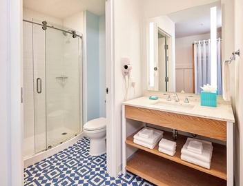 Universal's Endless Summer Resort - Surfside Inn and Suites 5