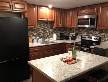 Updated 2 Bedroom with Roof deck and backyard 5