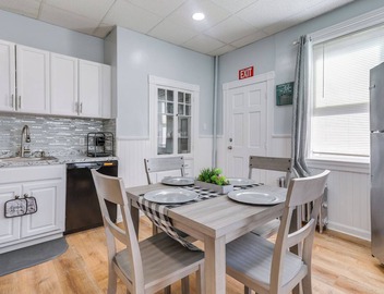 Updated Apt w/Shared Yard: Near Events & Boston 5