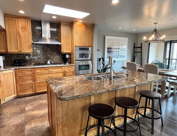 Updated, bright End Unit. 2 bed, 2 bath retreat. Amazing Views, Walk to beach. 2