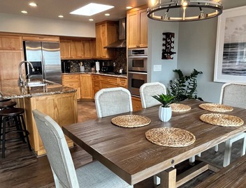 Updated, bright End Unit. 2 bed, 2 bath retreat. Amazing Views, Walk to beach. 4