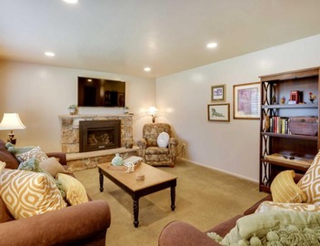 Updated Ranch Apartment w/Deck - 9 Mi to Downtown 5