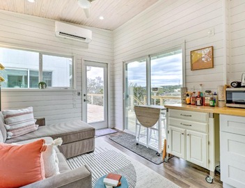 Updated Texas Tiny Home Rental on Lake Travis 5