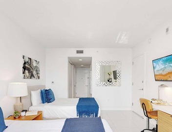 Upper studio w/Balcony + Pool + Gym- Near Beach 5