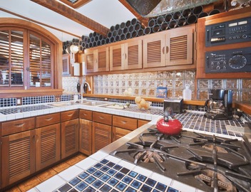 Upper Unit Beach House Built like a Custom Sailing Vessel! 3