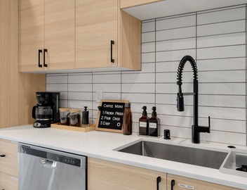Upscale 2BR Mt. Rainier Rooftop Stadium Nearby 4