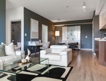 Upscale 3BR Downtown Suite with Parking 2