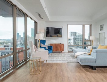Upscale 4BR Penthouse with Gym & Parking near MGH & TUFTS 2