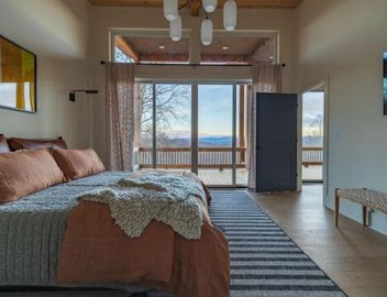 Upscale Masterpiece - Mountain Views with Hot Tub 3