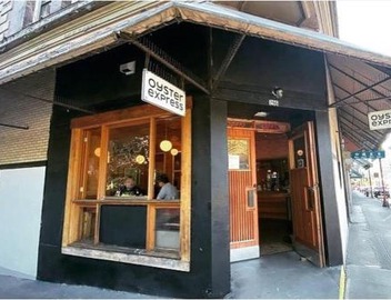 Urban 1BR with AC, Rogers Arena, Parking, Chinatown 3