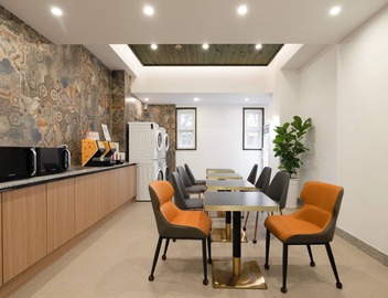 Urban Brown Hotel 3