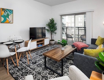 Urban Retreat | Free WiFi+Parking, Walk to Stadium 2