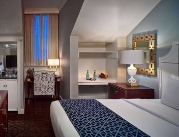 Vacation Day Is Always A Great Idea! Near Jackson Square. Pets Allowed 4