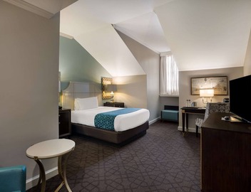 Vacation Day Is Always A Great Idea! Near Jackson Square. Pets Allowed 2