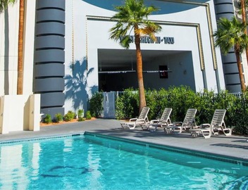 Vacation Day Is Always A Great Idea! 3 Convenient Units, Pool, Free Parking 2