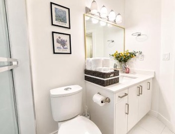 Vancouver Nest Cozy Private 2BR Retreat and Extra Room - Sleeps 6 5
