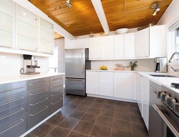 Vancouvers Largest Float Home | Ocean & City Views 4
