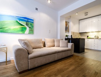 VanGogh by mythings- Spacious, 1BR apartment, air conditioned, for a family 5