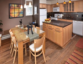 Vantage Point 101 Condo 5