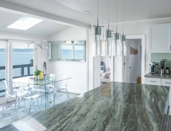 Vashon Modern Waterfront Retreat+Private Beach+BBQ+Firepit 2