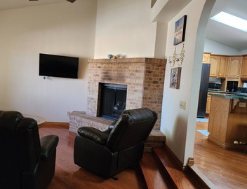 Very clean, quiet, 3/4-acre adorable getaway, near Strip/Downtown 5