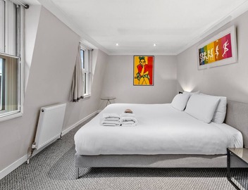 Very large zone1 Central Apt *slps 6 - Roof Terrace + Super Wifi 5