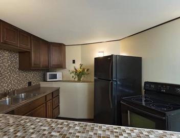 Very Spacious 2BR/1.5BA Guest House, 5 min from LA 3