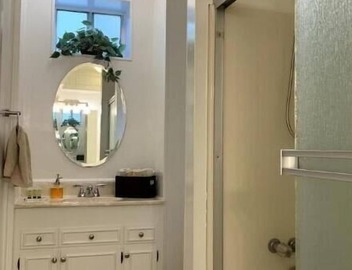 Very Spacious 2BR/1.5BA Guest House, 5 min from LA 5