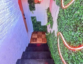 VIBES! Free Parking, Piano, King Bed 2