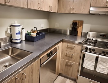 Vibrant 3BR Apart-Hotel Spacious Comfort in Central Los Angeles 4