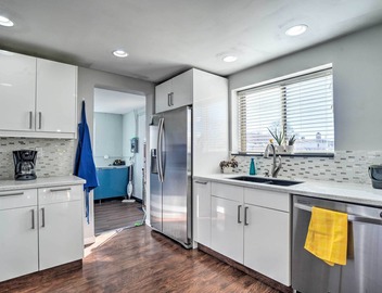Vibrant ABQ Adobe Den: Mtn Views, Walk to Park! 4