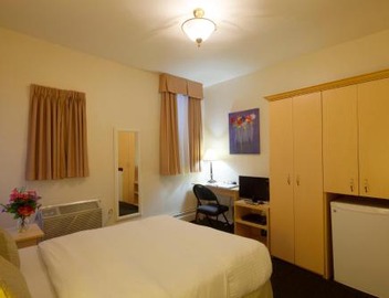 Victoria's Mansion Guest House 4